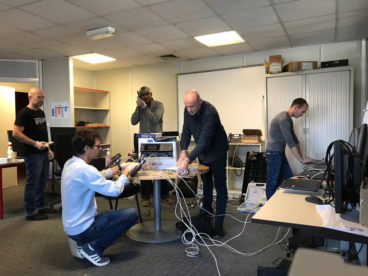 ALehenanff's tweet photo. En 2 jours @MairieDeVannes a monté le centre avancé de consultations #COVID19 à Kercado - Bravo et merci aux agents de la ville : DSI, électriciens, CCAS, et tous les autres services pour leur efficacité et réactivité ... #servicepublic @DavidRobo56 @Prefet56 #ARSbzh https://t.co/xCJvtRNHYW