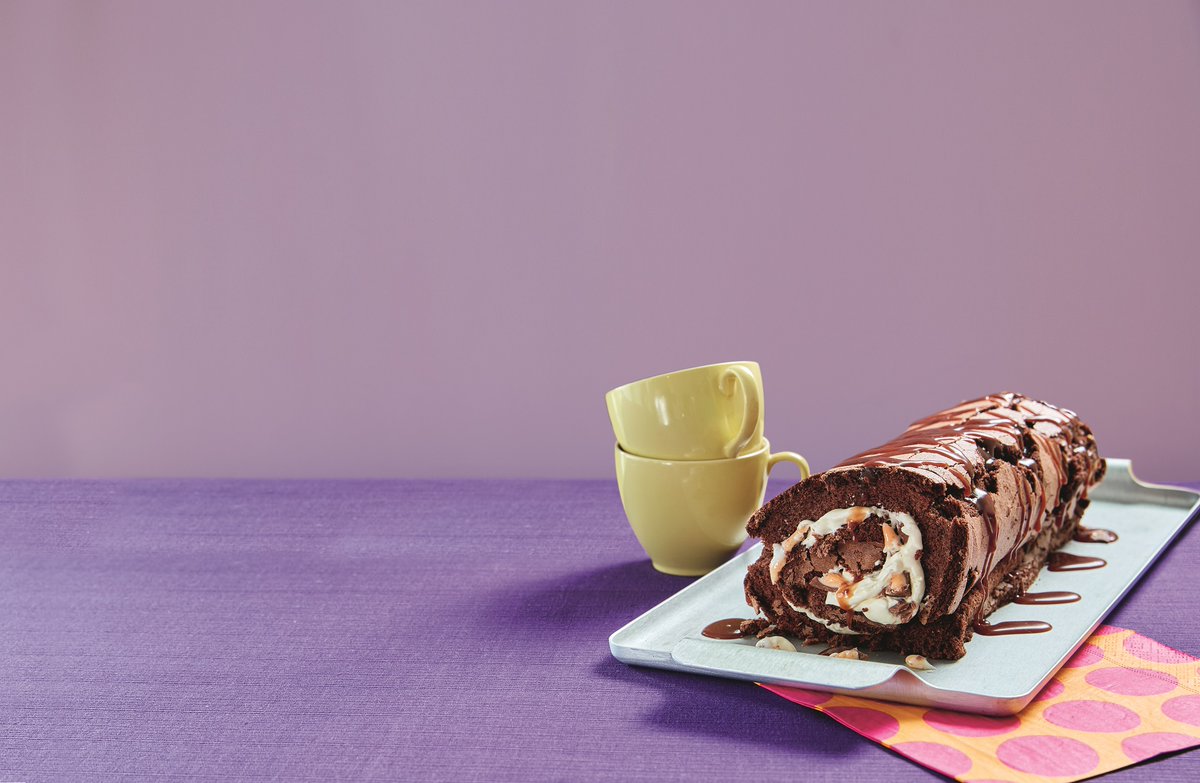 CadburyIreland's tweet photo. Feast your eyes upon the CADBURY CREME EGG CHOCOLATE ROULADE!😍

You can create this &amp; more with the Cadbury Creme Egg COOKBOOK. 

Fancy winning one + a Creme Egg hamper? Simply tag the person you'd make this roulade with for a chance to win. 

T&amp;Cs apply: https://t.co/f71A9J6OoD https://t.co/klBEQr0BMC