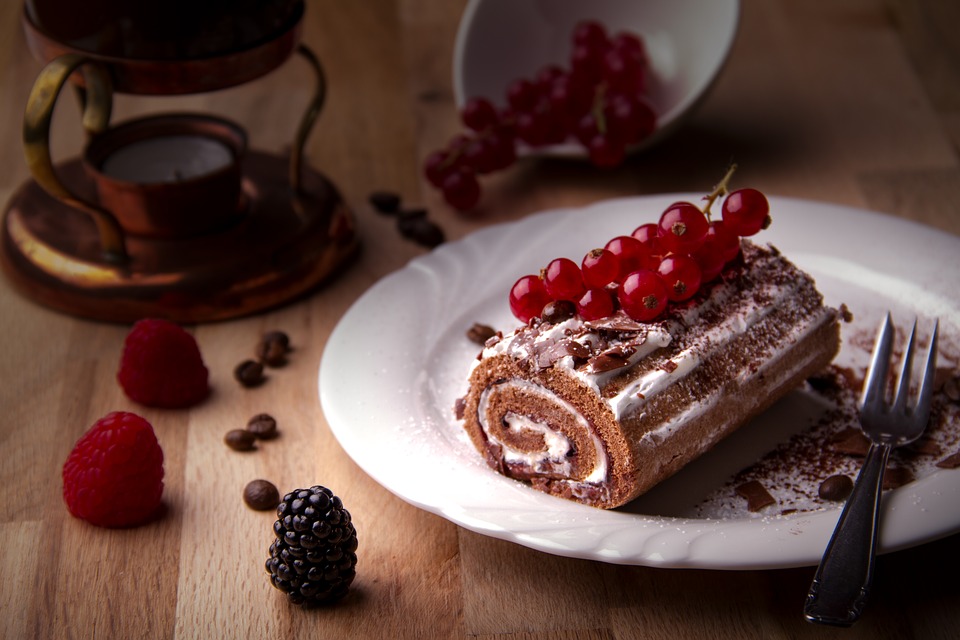 Salt_PepperLife's tweet photo. Saturday, March 28 is #NationalBlackForestCakeDay and what an opportunity to make a perfect pairing! Pair this delicious chocolate cake with red wines that have a hint of chocolate in the tasting notes.  #BlackForestCake #boomers #PerfectlySeasoned #Salta https://t.co/RWdiszZxmZ https://t.co/QzNm9BedkN
