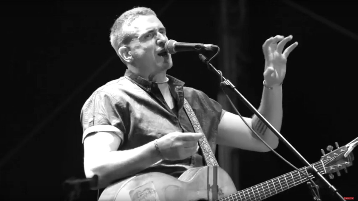FutureproofPR's tweet photo. Tune in to @bcbradio (11pm) to hear @turtleshead1962 spin great #newsingle #AChildIsAnOpenBook ft. @katetempest fm #singersongwriter @DamoDempsey on #ThePunkShow Still bringing great music during #coronavirus - nice one Pete! ๐๐๐ค
#StaySafe #NewMusic
https://t.co/BOSBbHX9vx https://t.co/lNT4XIAYUy