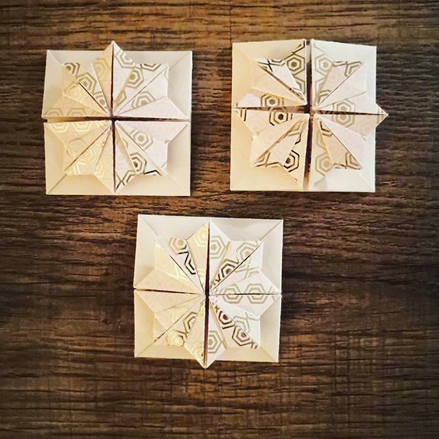 OrigamiInvasion's tweet image. C'est parti pour un Chinese Thread Book (Zhen Xian Bao) 
#origami #origamiart #papercraft #paper #paperart #craft #paperfolding #paperfoldingart #chinesethreadbook #zhenxianbao #confinementorigami #confinementcreatif #confinement