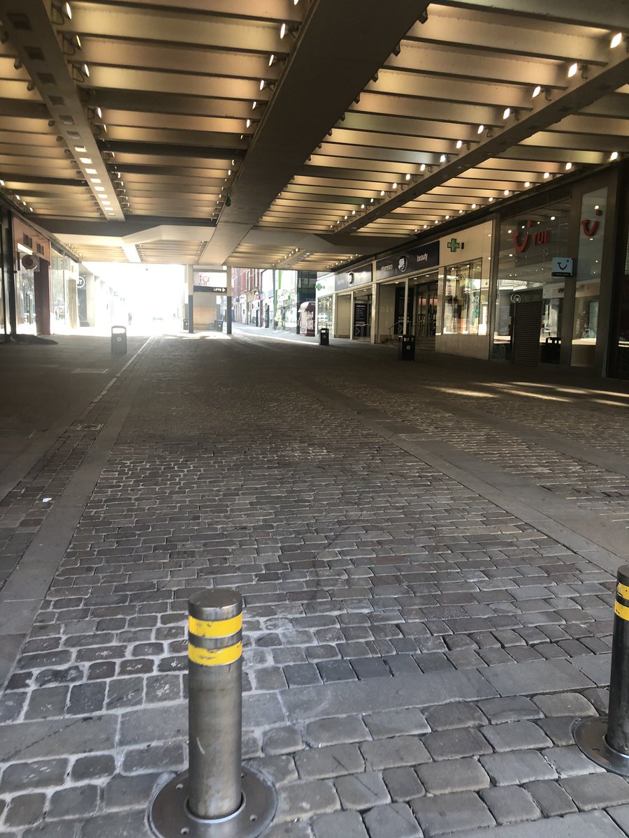 FidentiHealth's tweet photo. Rush hour, 8:50am, Market Street.
.
Manchester, doing it right. Well done people. 👍🏼❤️
.
Stay safe everyone. https://t.co/q01Dxmn6DE