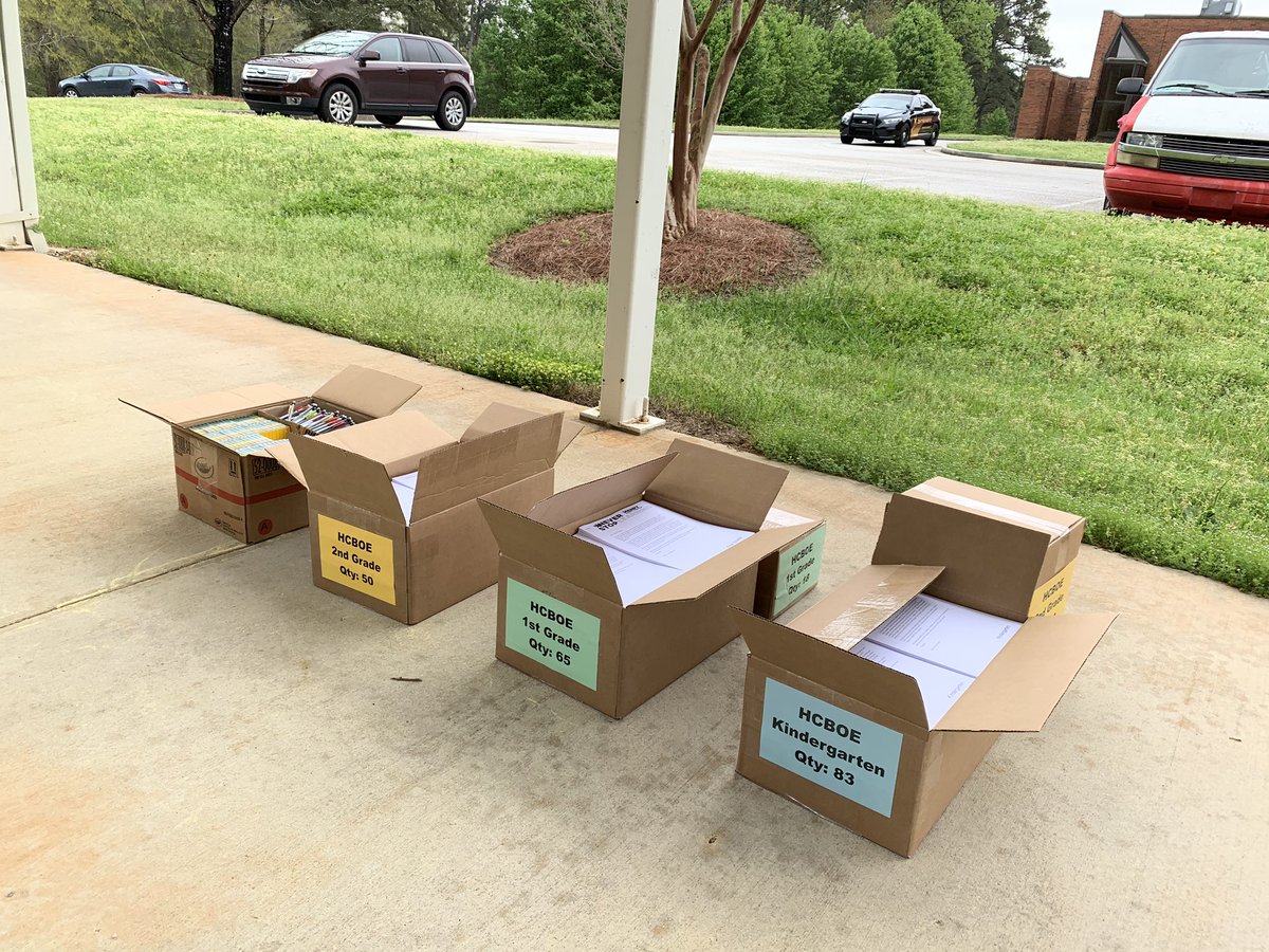 DrBridgetJordan's tweet image. Excited to be sharing resources with K-2 students at Stockbridge Middle! Kiddos are loving the crayons!!! @LearnInHenry @mlpmorse @ketruitt @DrKim_Kessinger #ExpectExceptionalSupportHCS #NeverStopLearningHCS