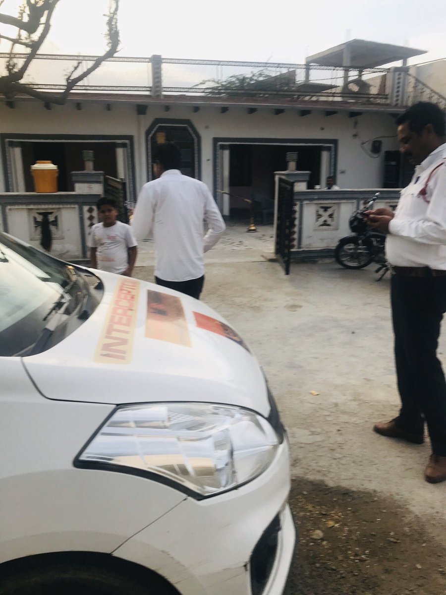 RaiManavi's tweet photo. @police_haryana on #NoSocialDistancing in bhatti mines!! @cmohry sir according to them social distancing is only part of Delhi!! Ab log toh bahar niklenge hi!!! And they socializing with groups of villagers!!! https://t.co/7FLI8PCmtk
