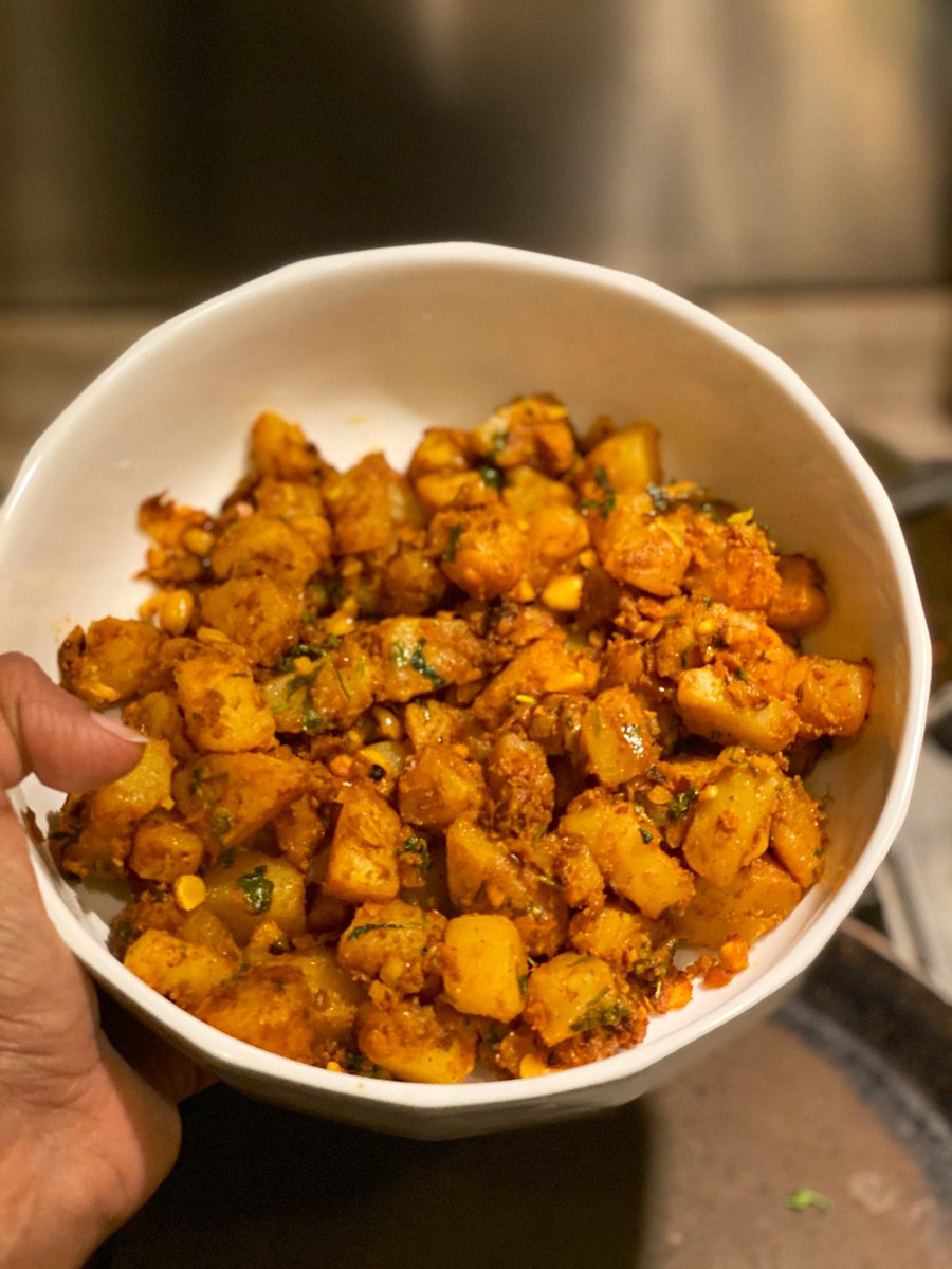 To go with this, I made alu Subzi. Decided to use one of the many Masalas that I was hoarding in the freezer for many months now. This was a dabeli Masala Id bought in Mumbai. Boiled diced Alu+haldi+dabeli Masala+salt+tomato puree, toss in oil+hing+zeera+crushed roasted peanuts