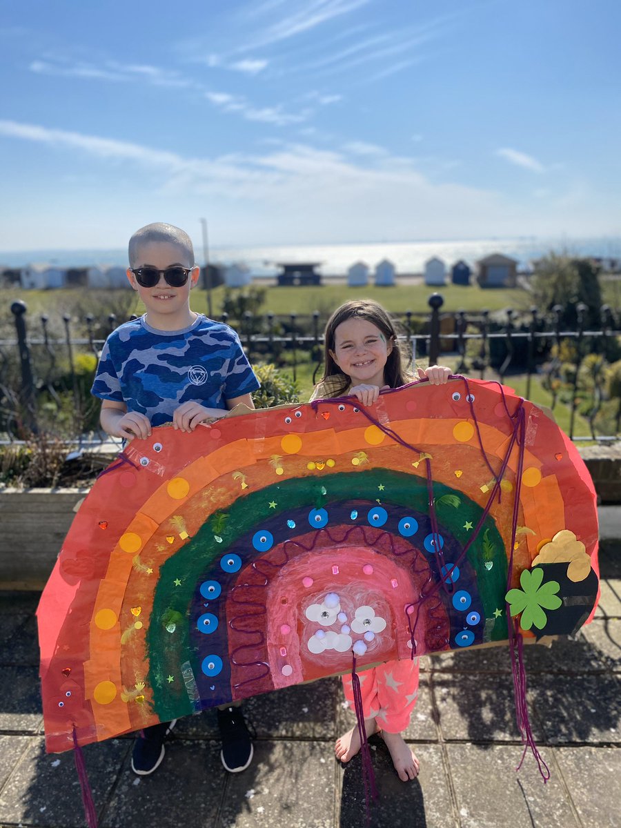MAGICno6's tweet photo. Ready to shout out and clap with pride to all our amazing NHS workers &amp; everyone on the front line! 👏🏼🌈👌🏻 8pm we salut you!!! @YourSouthend @NHSuk @NHSMillion https://t.co/dOv9lF9LP9