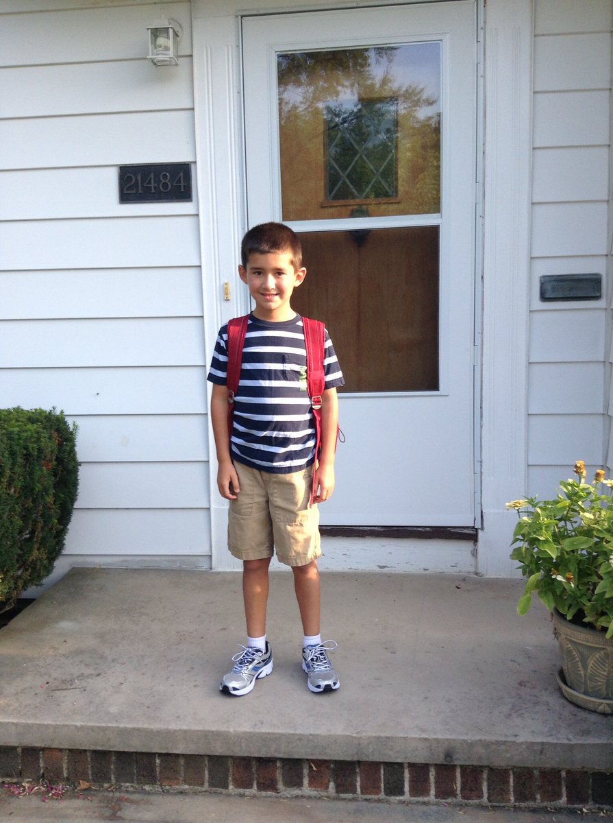 SbCarosol's tweet photo. @FPSchools TBT. First day of First grade💕 https://t.co/SEyjxE9sjC
