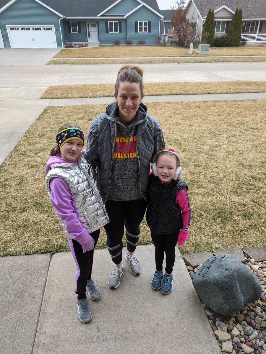 MicahCewe's tweet image. Don&apos;t forget to get outside and get your #SpiritWeekChallenge workout run in this morning @RiverQueenVball @MrKuchCHS @CHSROYALARMY