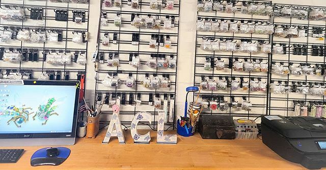 ACLPatterns's tweet image. Finally after a year we moved to the new house, our studio in the basement is clean and ready for many beautiful projects. 
For more of our beadweaving jouney, visit our store online.

ACLPatternsandMore.com

#ArtYoullLoveToWear 
#thebeadboy #design … ift.tt/2ydTmRL