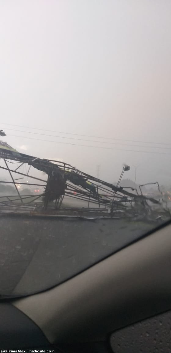 a3Route's tweet photo. 18:37 Those using Thika RD. Avoid K.U lane...it's blocked. Billboard imeanguka coz of heavy rains.  https://t.co/DwNbENOljn via @GikimaAlex