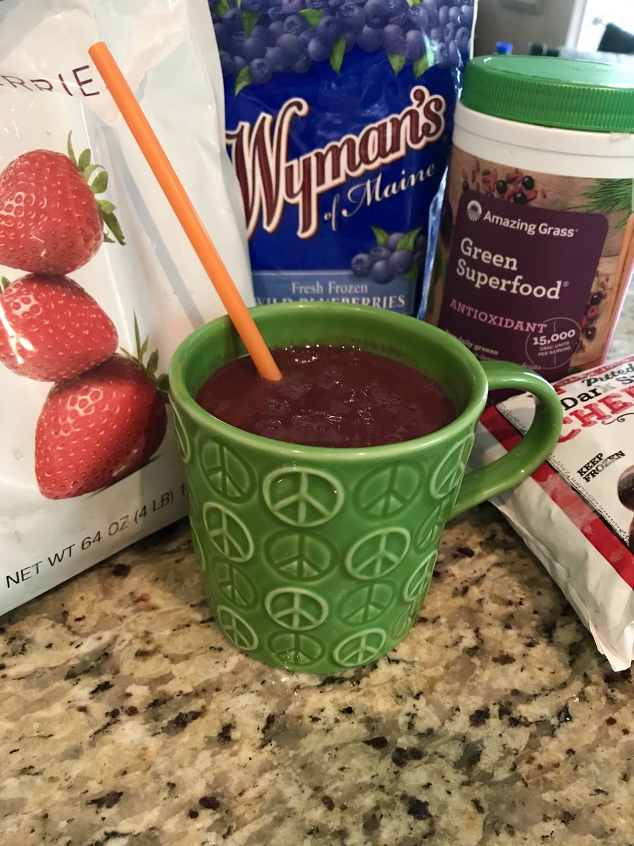 On_The_Surface's tweet photo. Keep up your colorful nutrition and #StayHome #FlattenTheCurve #fruit #antioxidants #nutrition #doyourbest #entrepreneur #smoothie https://t.co/LWb2tEhKod