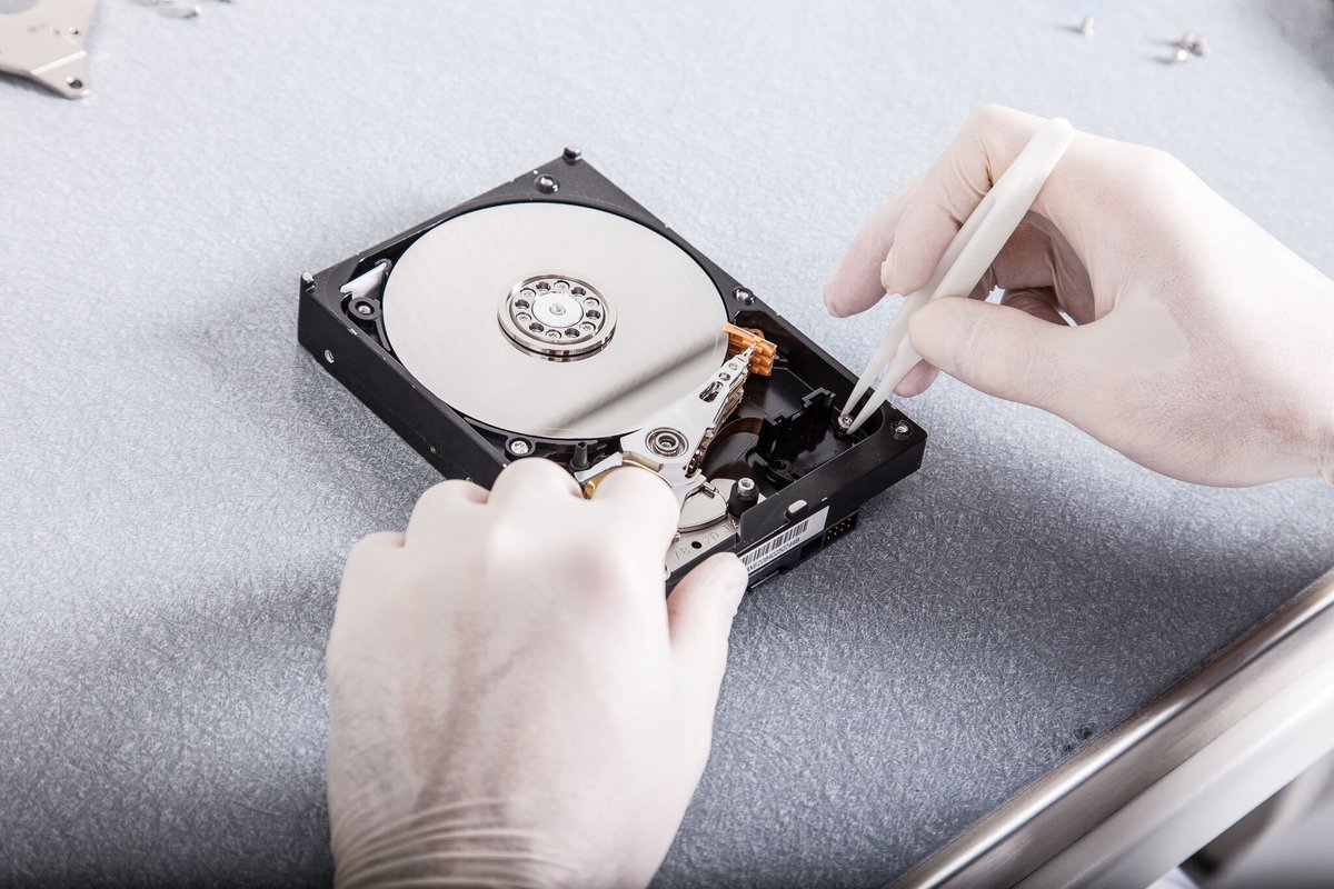 Databack_fr's tweet photo. ❌ Crash de disque dur ? Disque dur endommagé ? Même s’il ne reste plus grand espoir de le réparer, il est toujours possible de récupérer les données sur votre disque dur. 
Comment faire ? On vous explique tout 👉
https://t.co/eO98qZb9IJ https://t.co/I63mru11Xo