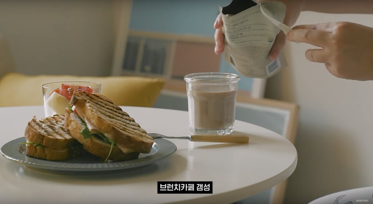 tamjaichunbkk's tweet photo. รวม channel youtube อารมณ์แบบ home cafe, vlog what i eat in one day อะไรประมาณนี้
1. 꿀키honeykki - ชอบที่สุด mood tone everything 
2. 해그린달 haegreendal - เพิ่งเจอไม่นานชอบมากบ้านสวย
3. 효녀HYONYEO - ชอบบ้านเค้า สวยมาก
4. Cooking tree 쿠킹트리 - เน้น baking ทำขนม https://t.co/McPHqfWMKh
