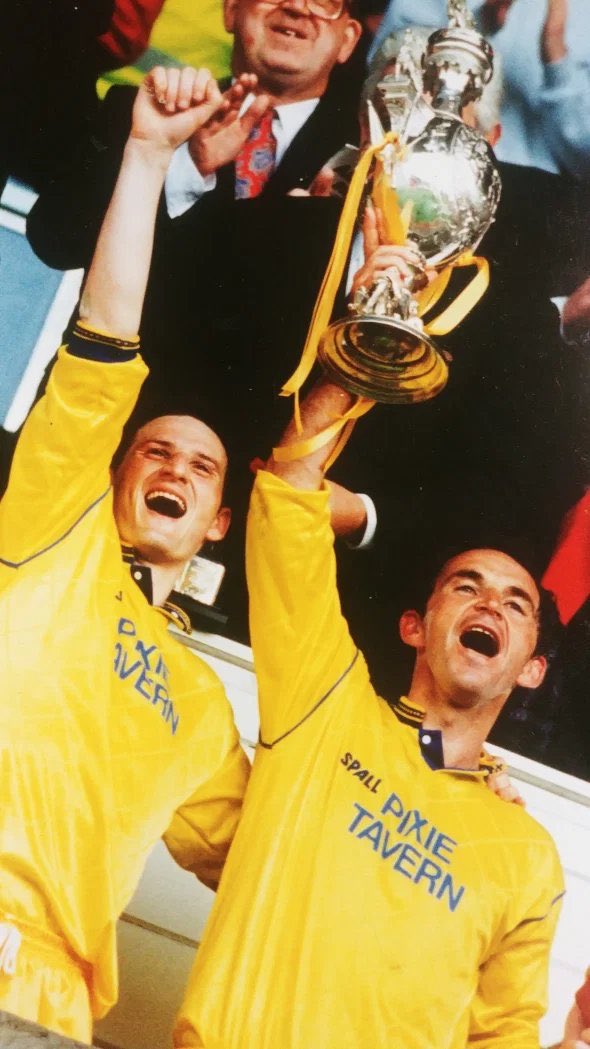 BarryTownUnited's tweet photo. Happy 50th Birthday to our former player David @SuzanneDauria! 

We hope you have the best possible day at home with your family 💛💙 https://t.co/nuSVrEUibb