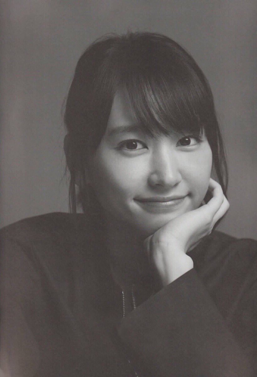 97660369fec7's tweet photo. 白黒ガッキーかわゆい笑
#ガッキー #新垣結衣 https://t.co/Tpd69m9jnI