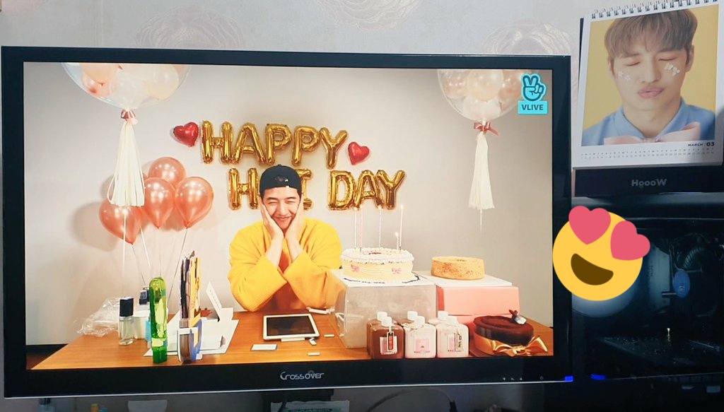 fangod_herb's tweet photo. 나리나리 개나리 같던 울 호영오빠💙
생일날 이렇게 귀한 시간내고 함께해죠서 너무 고마워요😊
웃음이 필요할 땐 오빠보러오라던 따숩고 다정한 사람💙
생일 너무너무 축하해요🥳💙💙💙
@Hoi_official
#손호영 #SonHoYoung #HOI
#HAPPYHOI'sDay
#HOIDay #호이데이 #HOIDay_VLIVE https://t.co/yD6zVFPnJv