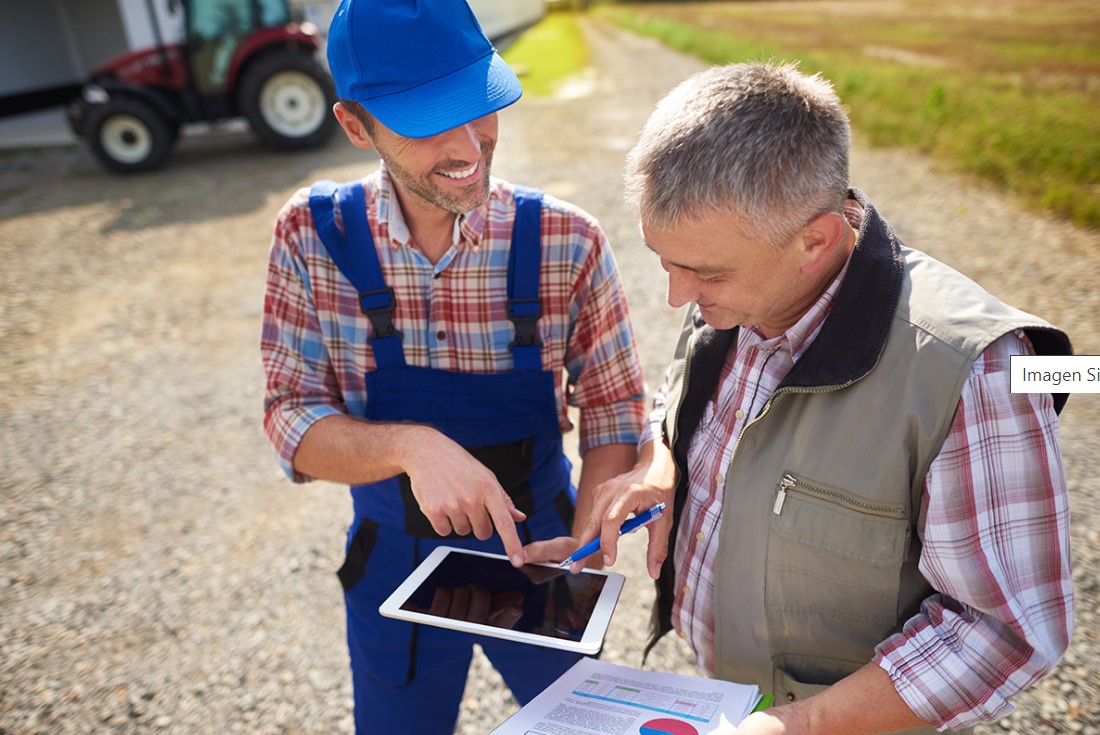 AgTechAndalucia's tweet photo. Llega a su fin el proyecto de #AgriculturadePrecisión #SmartAGServices con el que hemos conseguido un ahorro de hasta el 15% en #agua y fertilizantes gracias a la aplicación de tecnología #IoT #Bigdata o #sensórica al campo 🚜🌊🙌➡️
https://t.co/Iqzz4MveS9 https://t.co/bwtB0j85gR