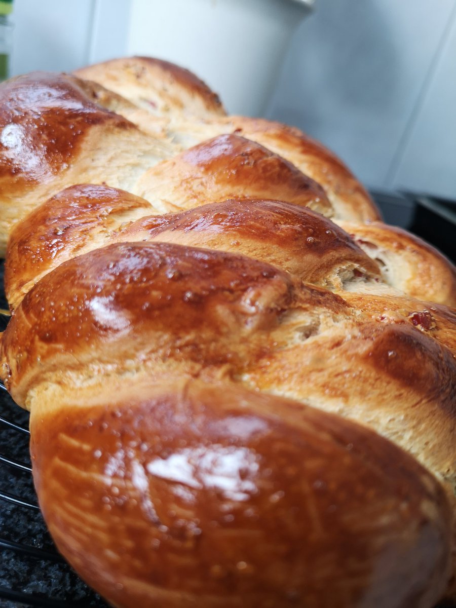 KanaAiysoublood's tweet photo. Bacon Butterzopf ๐๐๐๐ฅ๐จ๐ญ #bakery #swissrecipe #bread https://t.co/NRWptHhnbX