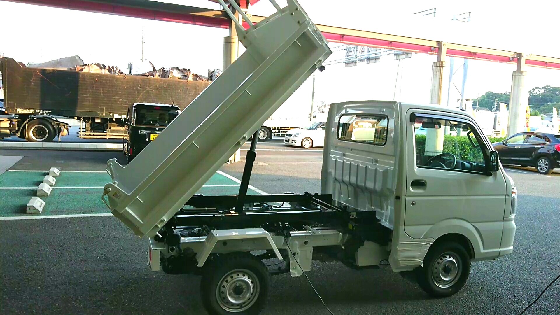 スズキアリーナ清水インター スズキ といえば軽自動車 いえいえ それだけじゃないんです 働く車もお任せください キャリイ特装車 を動画で紹介 T Co Nmbncczsb1 スズキ販売新静岡 スズキ車 キャリイ リフトダンプ ダンプカー 特装車