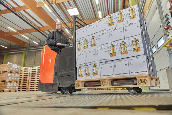 Epal_France's tweet photo. La #palette Europe croît de 1% 📈 123 millions d'outils de #manutention ont été fabriqué et réparé en 2019. #palletpooling #epalpallets #woodenpallets #supplychain https://t.co/Qdj34ZPLTA https://t.co/seSjGOrsmK