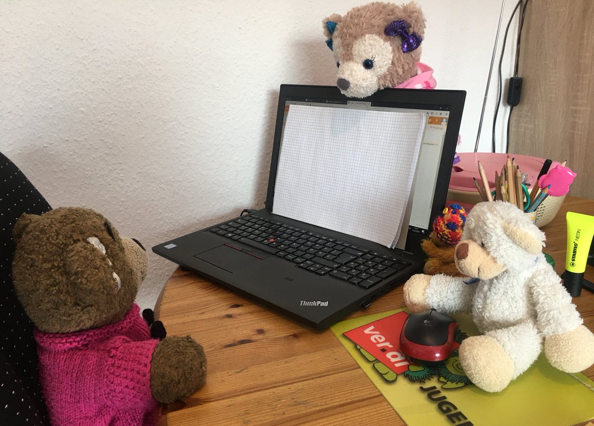 Mine_Lev's tweet photo. Today humum is in homeoffice. We have fun, while she is having lunch break. #BearsinHomeoffice https://t.co/pAOkCG8zPN