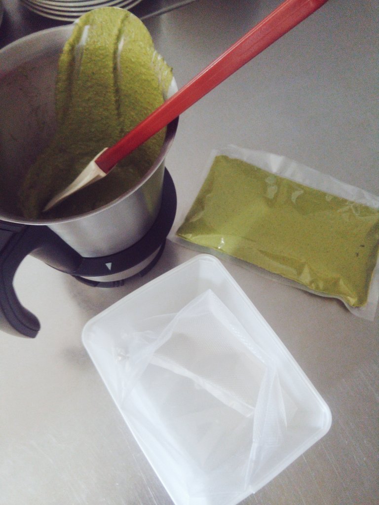 aboronatmiro's tweet photo. Mise en place de pesto genovese.
#jocuinoacasa
#EmQuedoACasa
#YoMeLoGuiso
#YoMeLoComo
#cocinamosjuntos #cocinaenfamilia
#Yococinoencasa
#cuinaracasa
#cocinemosjuntos
@PilarSalasDuran @FHuidobroRein @jordivisit @BocusedOrSpain @cristinajolonch @MAlbercocs @JuanDiego_77 https://t.co/CoqxgwNawQ