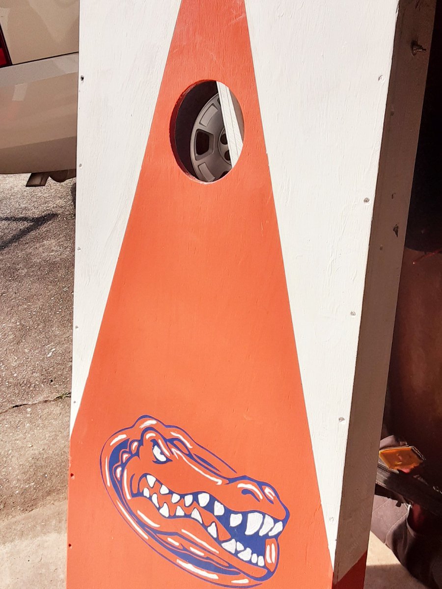 EckersenEric's tweet photo. So, while quarantining myself from everyone, trying not to catch the Coronavirus, I done a little project.I took my Cornhole boards apart and constructed them into a table! @CoachDanMullen @ScottStricklin @GatorsFB #GoGators https://t.co/orsJ88IywE