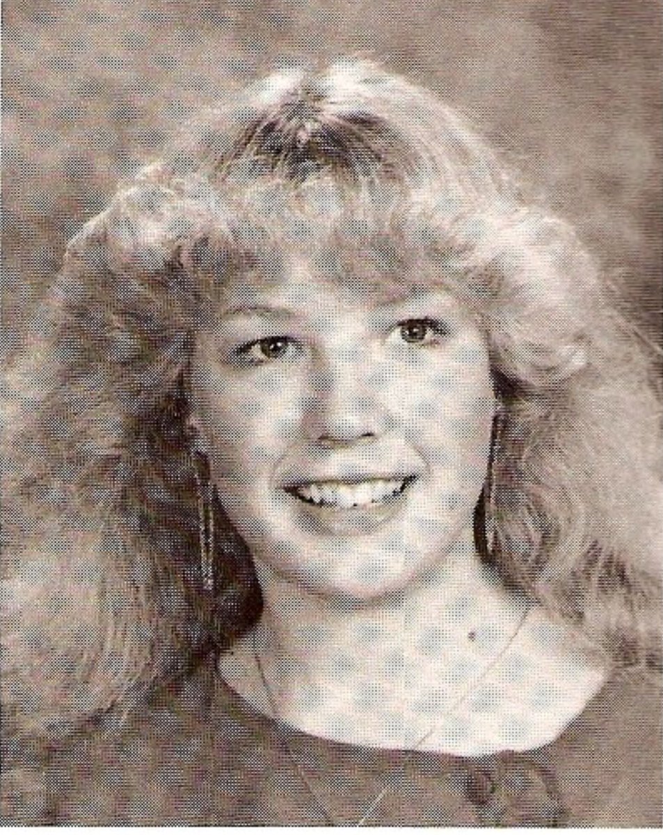 DMoore_Math's tweet photo. Throwback Thursday. Back to my senior year in high school and my high school graduation. #5800Family #HHSVIRTUALSPIRITWEEK https://t.co/qpHCOOJ4v1