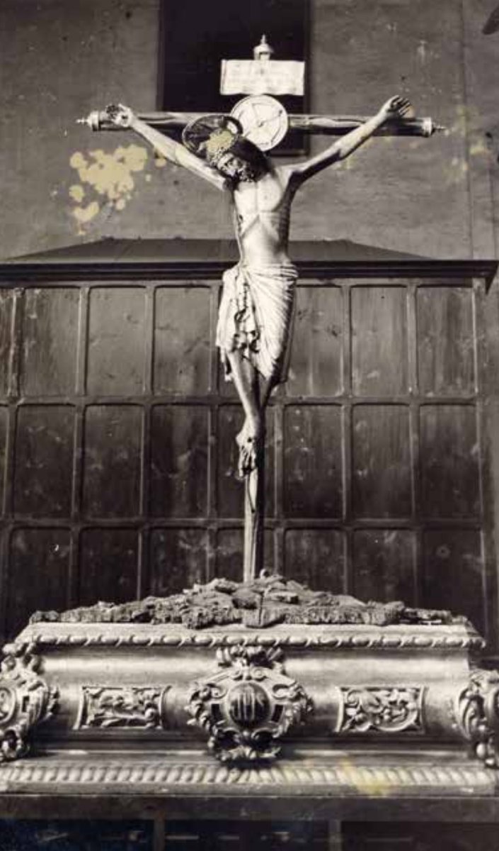 Tal día como hoy, 26 de marzo, tuvo lugar una procesión de rogativas en 1680 al Santo Crucifijo para pedir por la lluvia y por la extinción del contagio de peste que afectaba a los pueblos limítrofes. Se llevó a la Catedral y hubo gran concurso de gente de la ciudad y de fuera.