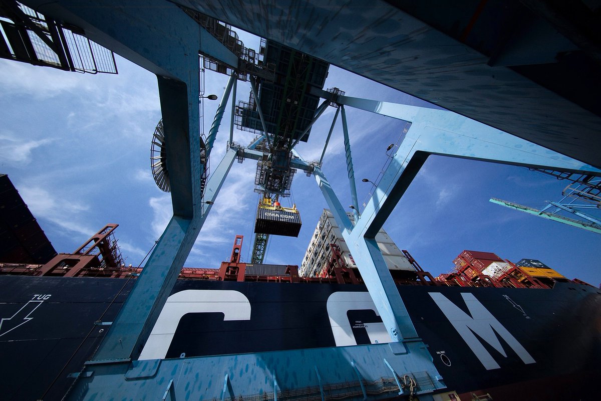 VesselFinder's tweet photo. CMA CGM completes a first transaction relating to the sale of eight port terminals to Terminal Link for USD 815 million in cash
https://t.co/R0W4NYmBSY #CMACGM #TerminalLink #PortTerminals https://t.co/mtv1nN8w2N
