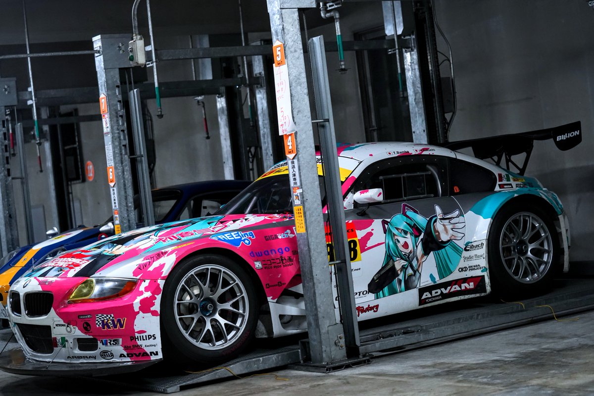 1台目は2009年にスーパーGTを戦った初音ミク Studie GLAD BMW Z4
