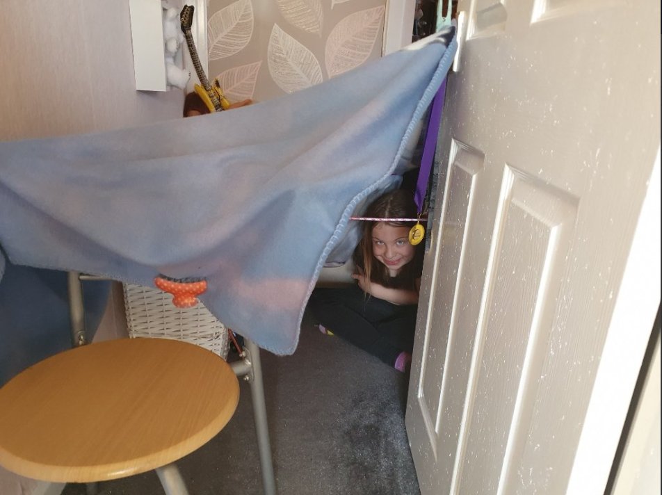 NottmPrimary's tweet photo. We are loving all the reading dens being built by Year 5 📚Who can you spot? #readingfort #adventureactivity https://t.co/5idRmrwCwd