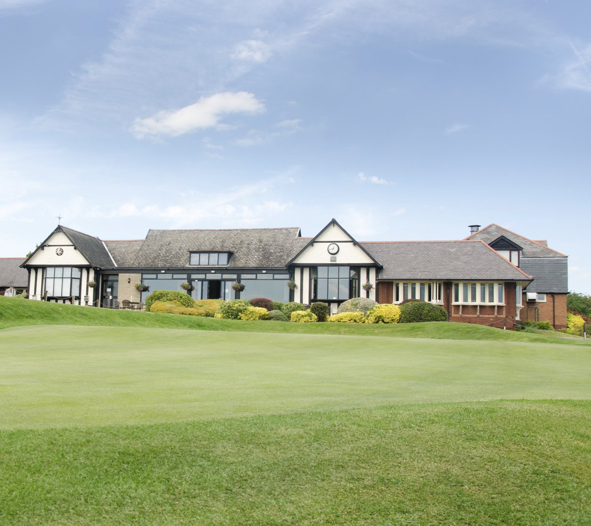 LeamingtonGolf's tweet photo. Buy a 4 ball voucher at Leamington and County Golf Club now for £100 and you will receive a 2nd 4 ball voucher completely FREE. Contact us now to arrange this at proshop@leamingtongolf.co.uk
Payment via BACS and vouchers will be valid for 12 months from GOV opening courses. https://t.co/EjgZPxkkNw