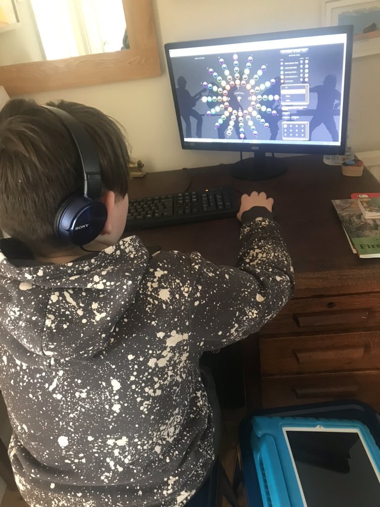 UttingVictoria's tweet photo. Big brother impressing little brother with his @OGenerator composition. #HomeLearningUK @gilberdarts https://t.co/CgYd8rwY3T