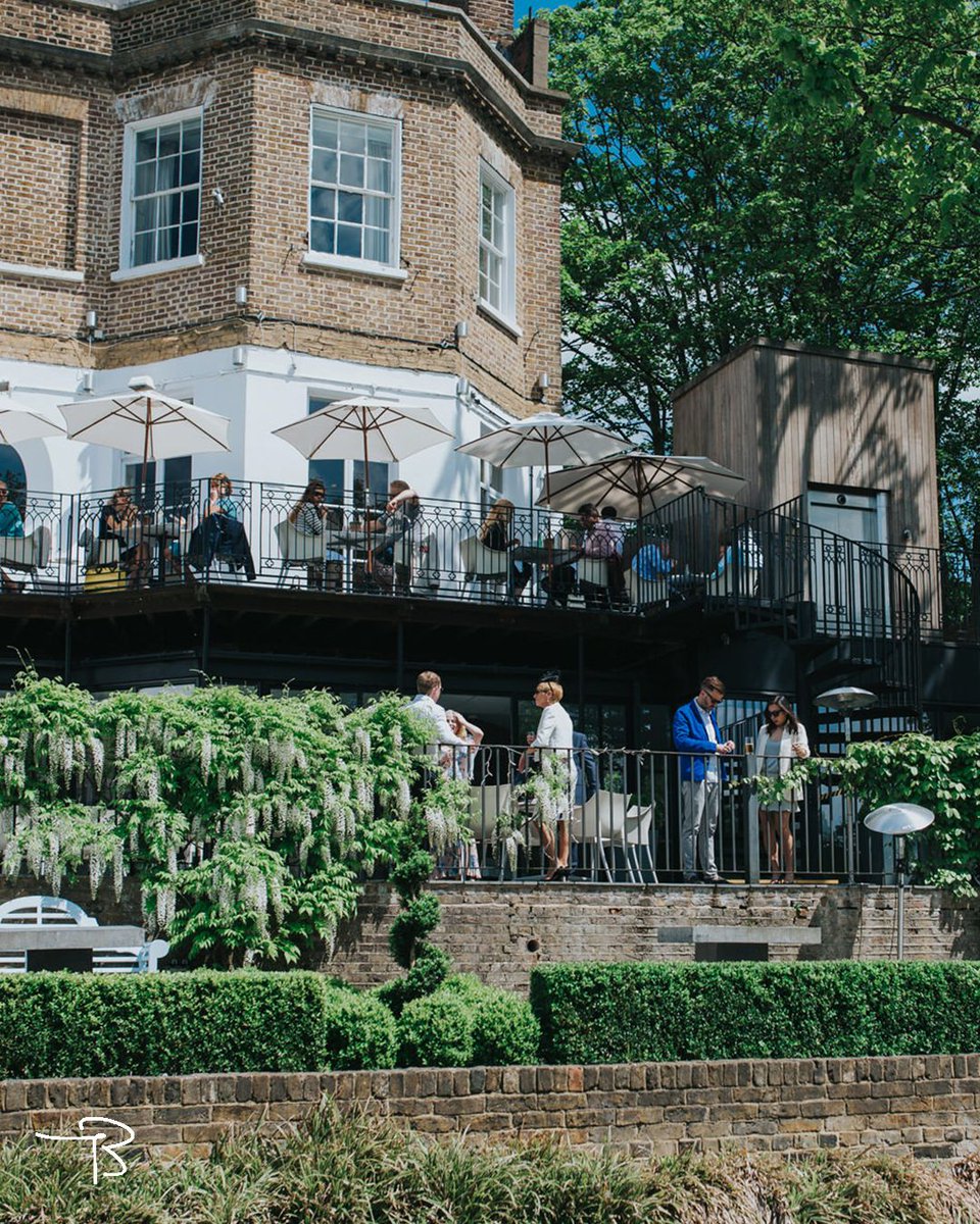 Perfect weather, perfect day 😍 #BinghamRiverhouseWeddings

📸 Incredible shot by @yolandedevries_weddings