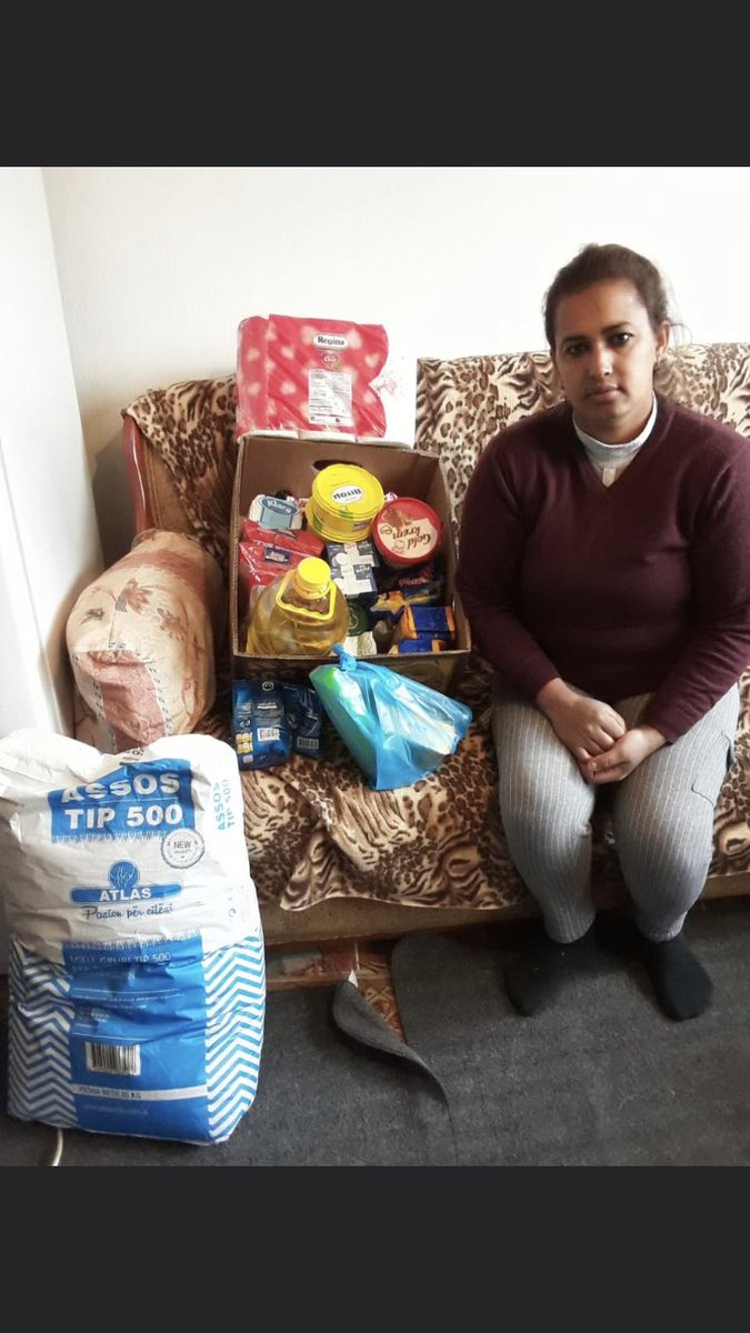 WVAlbania's tweet photo. 50 familje të rikthyera nga emigracioni në Dibër, Kurbin, Korçë dhe Maliq janë ndihmuar nga projekti RE-IN-VEST me pako ushqimore dhe higjienike në këto ditë të vështira për shkak të pandemisë Covid-19.
#REINVESTProject https://t.co/Ws97XGLyUs