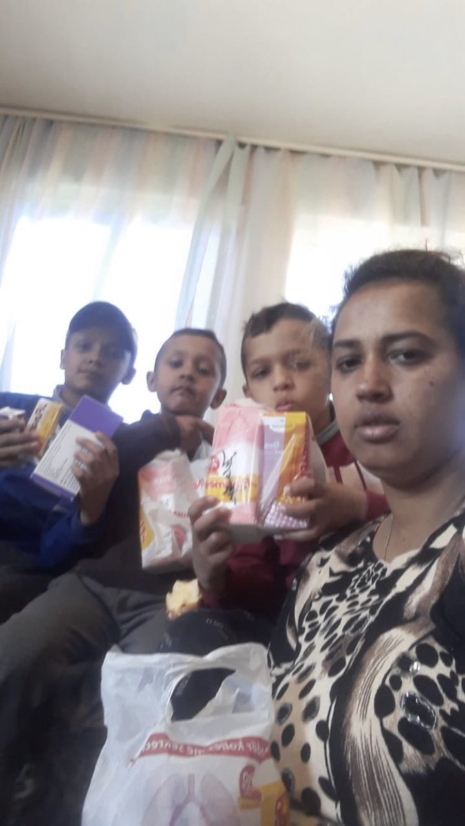 WVAlbania's tweet photo. 50 familje të rikthyera nga emigracioni në Dibër, Kurbin, Korçë dhe Maliq janë ndihmuar nga projekti RE-IN-VEST me pako ushqimore dhe higjienike në këto ditë të vështira për shkak të pandemisë Covid-19.
#REINVESTProject https://t.co/Ws97XGLyUs