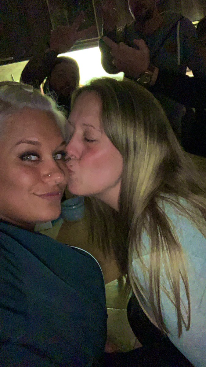 CatvonDom's tweet photo. In times of #SocialDistancing I wanna remind of the time we were able to #kiss 💋 our loved ones.💕
Stay home so we can get back to this 🥰 
#coronavirus #staypositive #StayAtHome https://t.co/jWPj7yzVCO