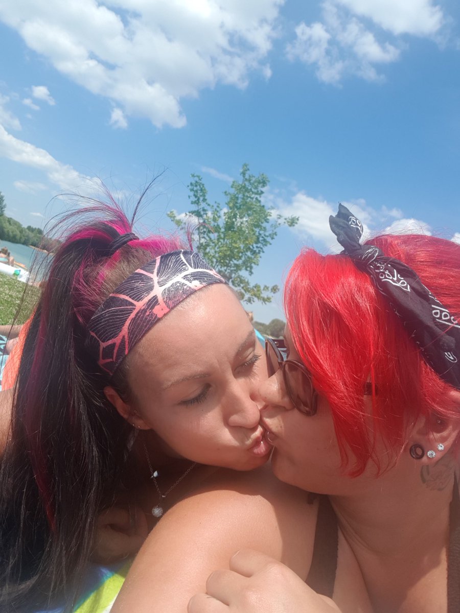 CatvonDom's tweet photo. In times of #SocialDistancing I wanna remind of the time we were able to #kiss 💋 our loved ones.💕
Stay home so we can get back to this 🥰 
#coronavirus #staypositive #StayAtHome https://t.co/jWPj7yzVCO