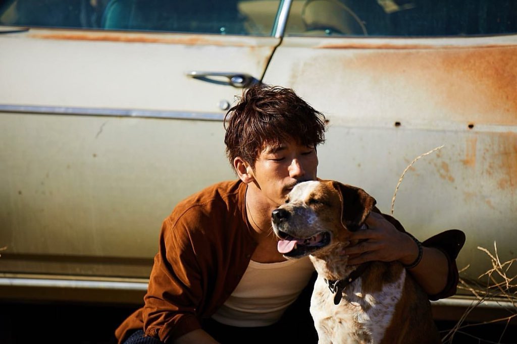 LDH_EXILE_NR's tweet photo. ちゅってしたら、ぺろってされた。🙄 What a lovely boy🐕

#EXILE #三代目JSOULBROTHERS #三代目JSOULBROTHERSfromEXILETRIBE #三代目JSB #三代目 #3jsb #Idh #直己　#NaokiKobayashi #放浪兄弟

#ブリスビーからの熱烈なアプローチ #顔ぺろ #照ぺろ #🐶

#小林直己 https://t.co/3bkBRLRXd5