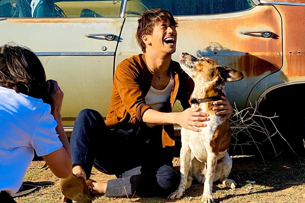 LDH_EXILE_NR's tweet photo. ちゅってしたら、ぺろってされた。🙄 What a lovely boy🐕

#EXILE #三代目JSOULBROTHERS #三代目JSOULBROTHERSfromEXILETRIBE #三代目JSB #三代目 #3jsb #Idh #直己　#NaokiKobayashi #放浪兄弟

#ブリスビーからの熱烈なアプローチ #顔ぺろ #照ぺろ #🐶

#小林直己 https://t.co/3bkBRLRXd5