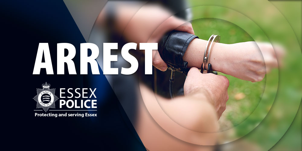 EssexPoliceUK's tweet image. A teenage boy has been arrested on suspicion of robbery after several offences in #Harlow town centre last night, including the robbery of a doctor on their way to hospital. 

We need to identify two others in connection with the offences.

Full story: facebook.com/EssexPoliceUK/…