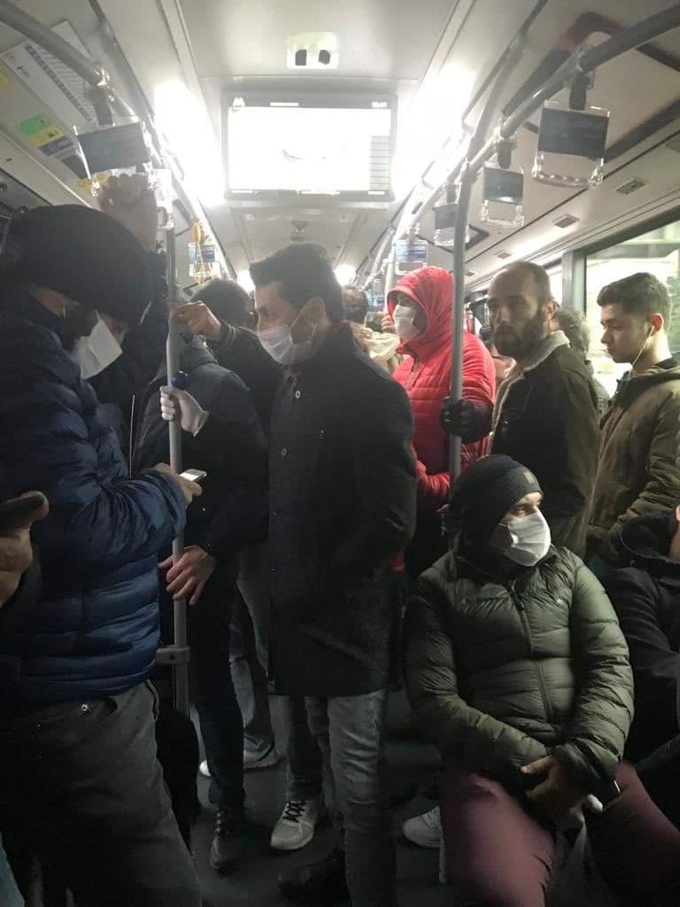 ismailkayaduman's tweet photo. İstanbul büyükşehir belediyesi !
Sefer sayılarını düşürüp, sosyal mesafeyi normal günler ile aynı duruma  getirmenin amaçı tasaruf ise yazıklar olsun 
bir işide düzgün yapın...
@tevfikgoksu @ozdmrabdllh https://t.co/fyrGAcBoCX