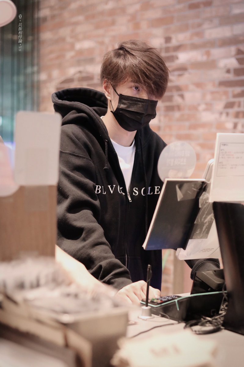 bozhanyizhan's tweet photo. 🦁#WangYibo © 共振相悖论·博君一肖
#王一博 #หวังอี้ป๋อ #อี้ป๋อ #WangYibo王一博 #왕이보 #bozhanyizhan https://t.co/ND2e1xzMjY