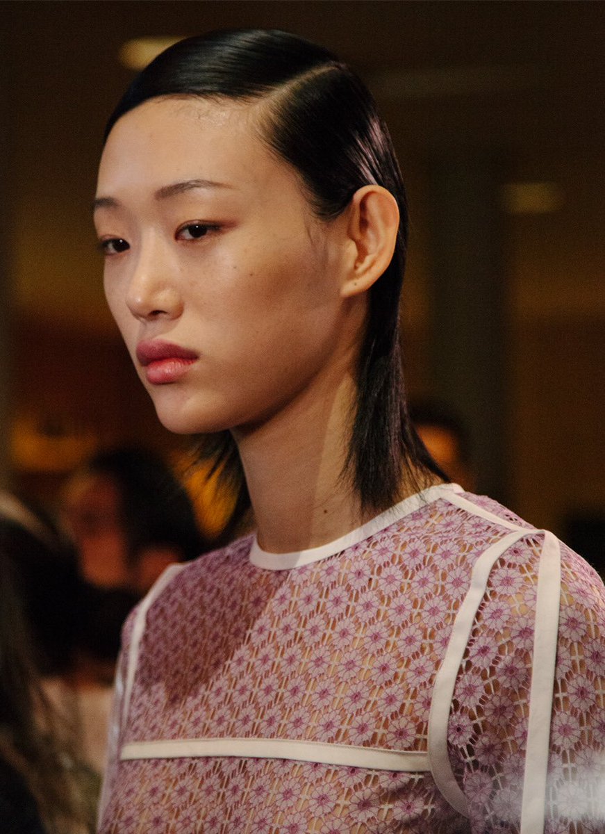 LoeweJP's tweet photo. ジョナサン・アンダーソンが手がけた、2020年春夏コレクション。貴族のエレガンスを表現しています。

#LOEWESS20 https://t.co/FykvSYz8Ac