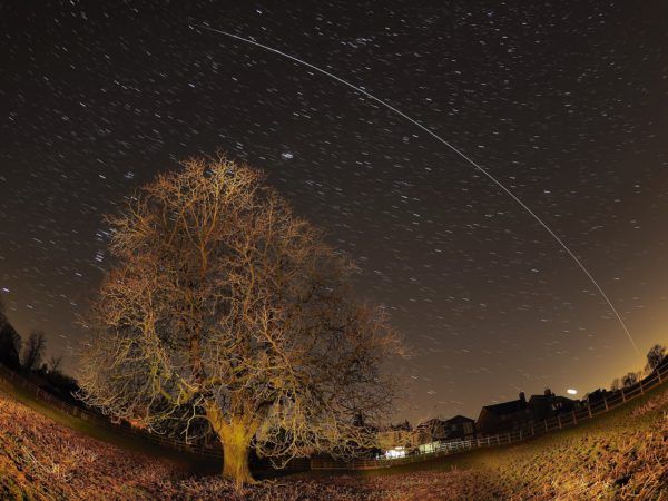 VirtualAstro's tweet image. TONIGHT!
An Ultra Bright Space Station pass over the UK.
Watch a Spaceship fly over your house JUST USING YOUR EYES!

Follow @VirtualAstro for alerts and visit meteorwatch.org/iss-internatio… for times and info.

#ThursdayThoughts #HomeschoolinguK