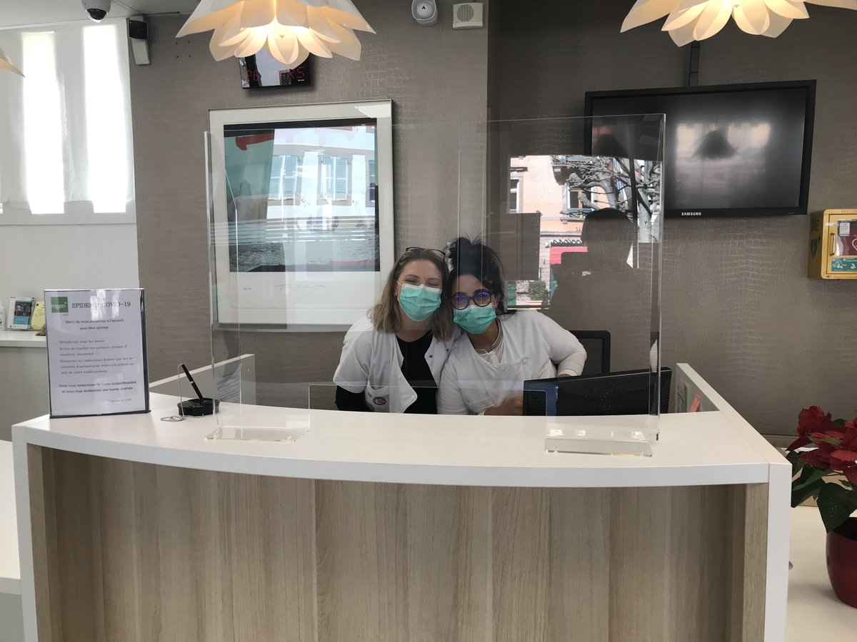 Nous vous accueillons avec le sourire  (derrière le masque) avec notre accueil modifié spécialement pour l'épidémie.
Merci à nos secrétaires d'assurer l'accueil avec toujours autant de bonne humeur ! 

@groupe_mgen #Covid19Out #preventioninfection