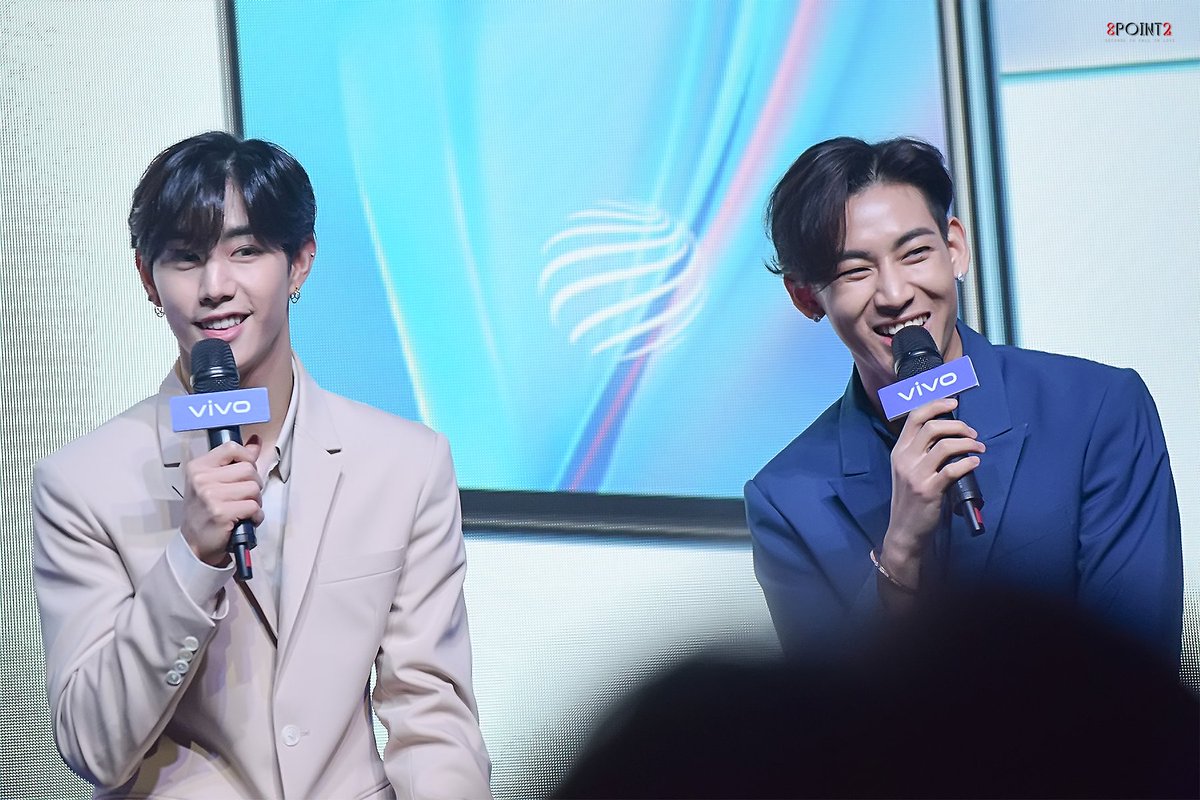 8point2_'s tweet photo. 190930  Vivo V17 Pro 이벤트, 태국

💖🥰

#갓세븐⁠ #GOT7⁠ #BamBam #뱀뱀 #แบมแบม #Mark #MarkTuan #마크 #段宜恩 #VivoV17Pro #VivoV17ProxMTBB
#V17ProLookBeyondLaunchEvent https://t.co/fhMfIPpS97