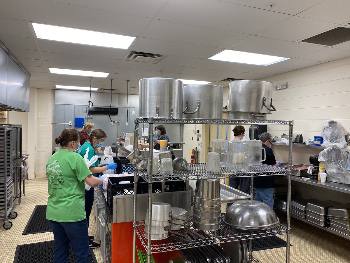 Hardworking, salt of the earth people right here! Preparing meals for kids. <a href="/GreenevilleCity/">GCS</a>  #LetsFeedKids