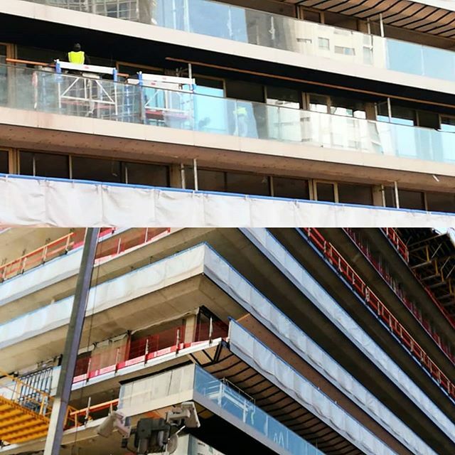 solidbamboo's tweet photo. SPANNEND!
De eerste meters GREENLINE BAMBOO gevel/plafond bekleding bij Terraced Tower. Nog slechts 84.000 meter te gaan.

#architecture #archilovers #architecturelovers #contemporary #SolidBambooBV #GreenLineBamboo #sustainable #sustainablewood #sustain… https://t.co/QjOdVTolkb https://t.co/gLXPxZNN4s